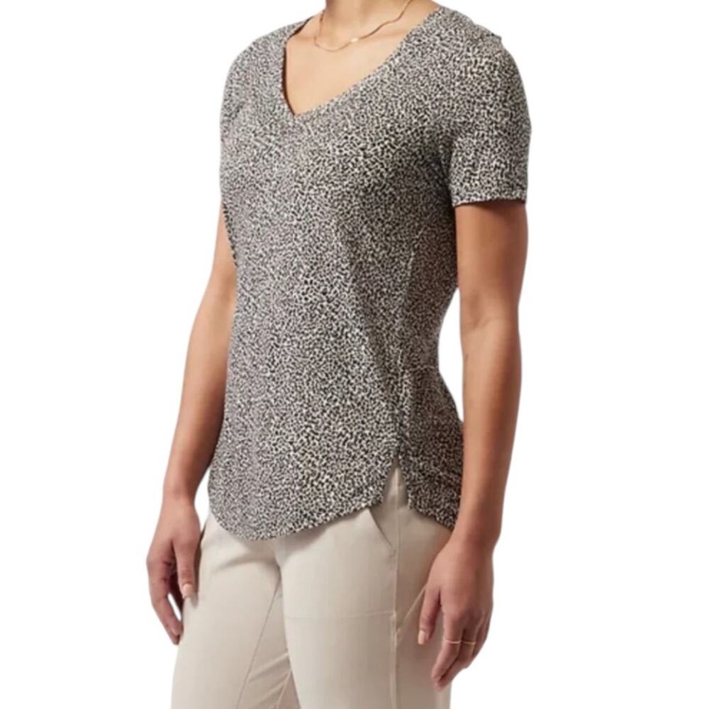 Athleta White Black Animal Print Scoop V-Neck Short Sleeve Breeze Tee Top XS